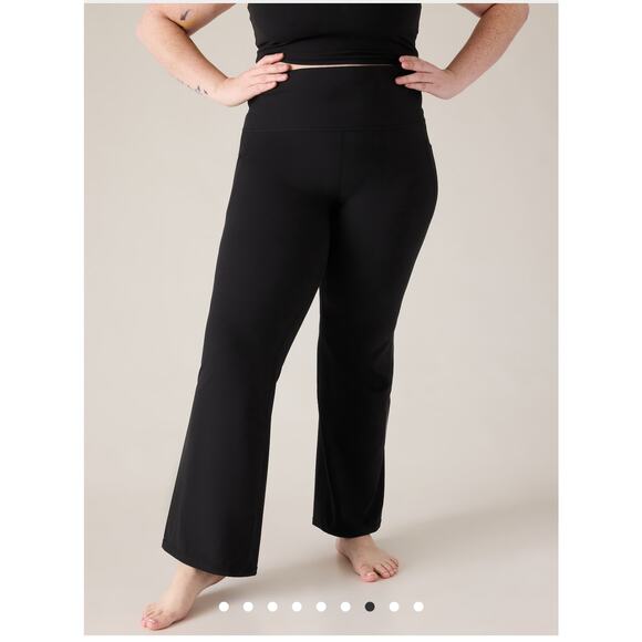 Athleta Salutation Stash High Rise Flare Pant Black Compression Waistband 1X - Picture 10 of 12